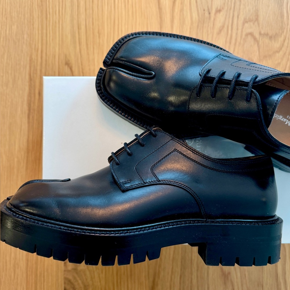 Maison Margiela Black Tabi Lace-up Loafers - Picture 3 of 7